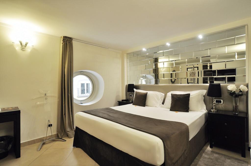 Bed and Breakfast The Royals Experience Neapol Pokoj fotografie